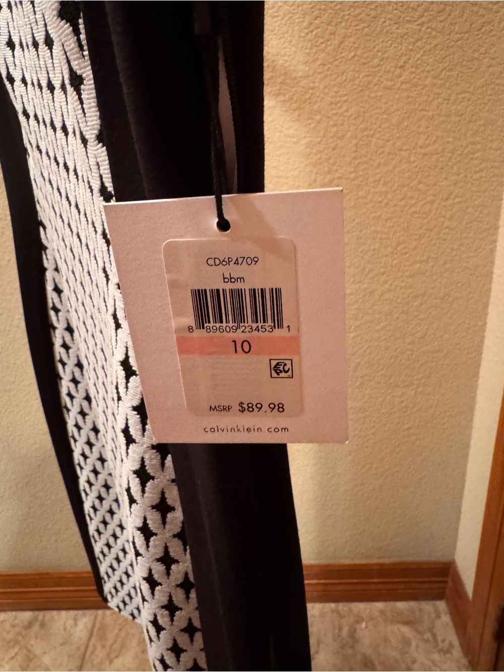 Calvin Klein Classy Black & White Slimming Patterned Sheath Dress - Picture 4 of 7